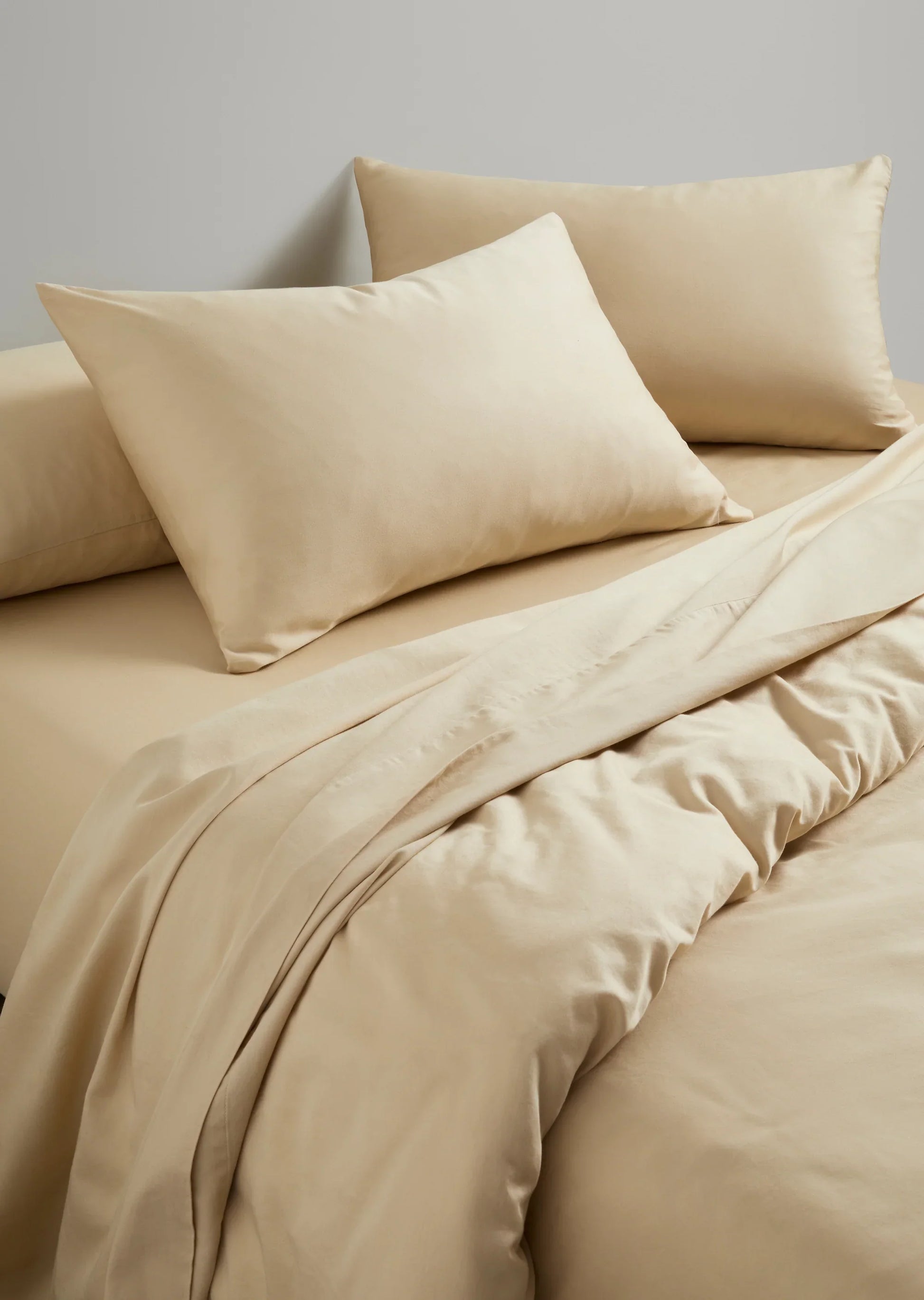 Luxurious Sand Cotton Fitted Sheet with Full Elastic Coverage for Snug Fit